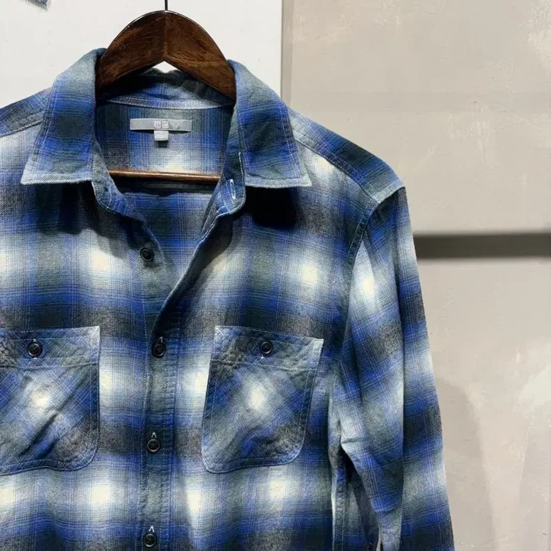 (100) 유니클로 캐주얼 옴브레 투포켓 체크 셔츠 상품이미지3