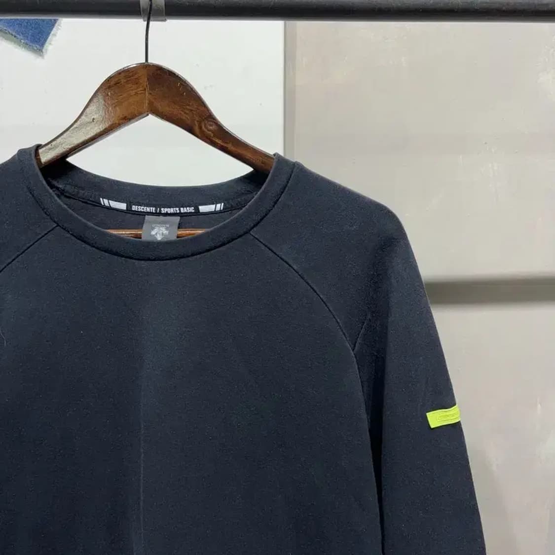 (100) 데상트 캐주얼 스포츠 맨투맨 긴팔 티 상품이미지3