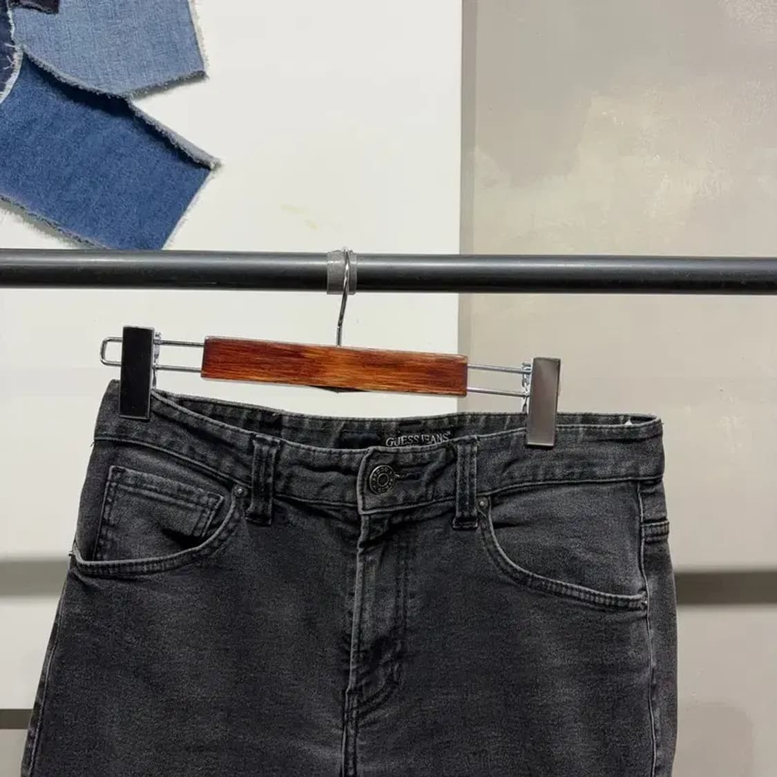 (28인치) 게스 여성 캐주얼 스판 블랙진 흑청바지 데님팬츠 상품이미지2