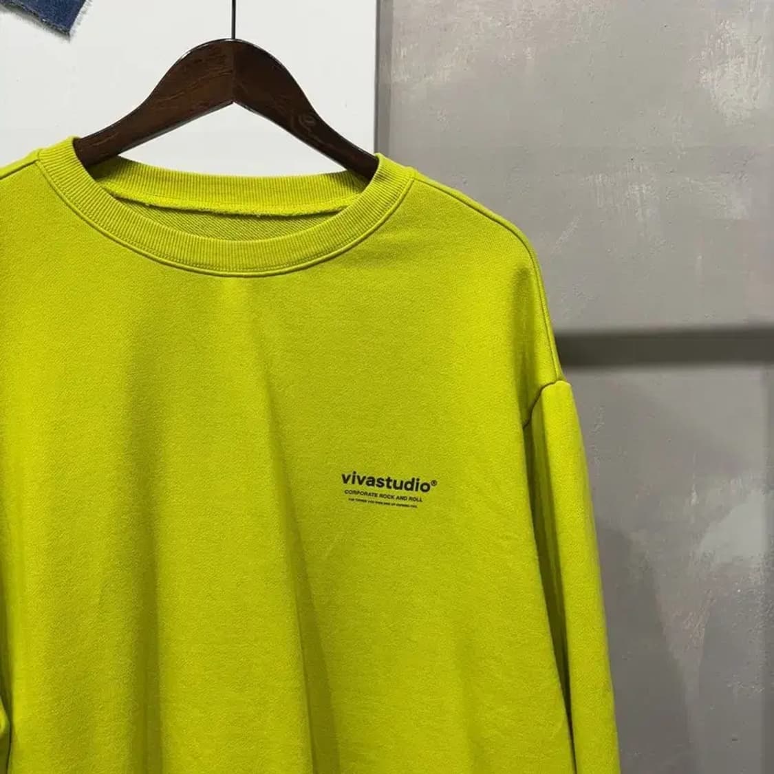 (105) 비바스튜디오 스트릿 캐주얼 백프린팅 맨투맨 긴팔 티 상품이미지3