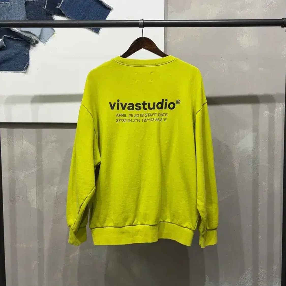 (105) 비바스튜디오 스트릿 캐주얼 백프린팅 맨투맨 긴팔 티 상품이미지4