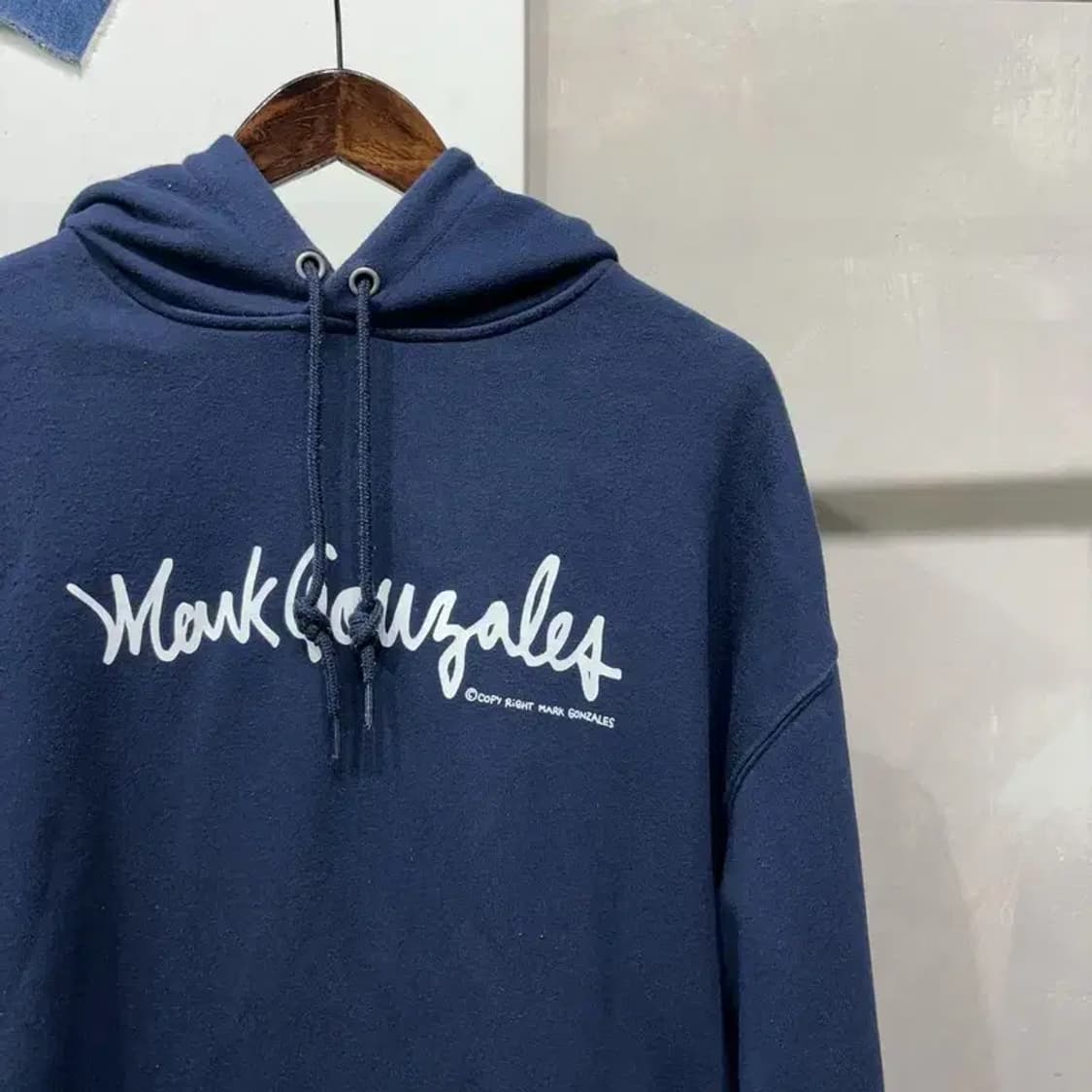 (100) 마크곤잘레스 스트릿 캐주얼 프린팅 네이비 후드티 상품이미지3