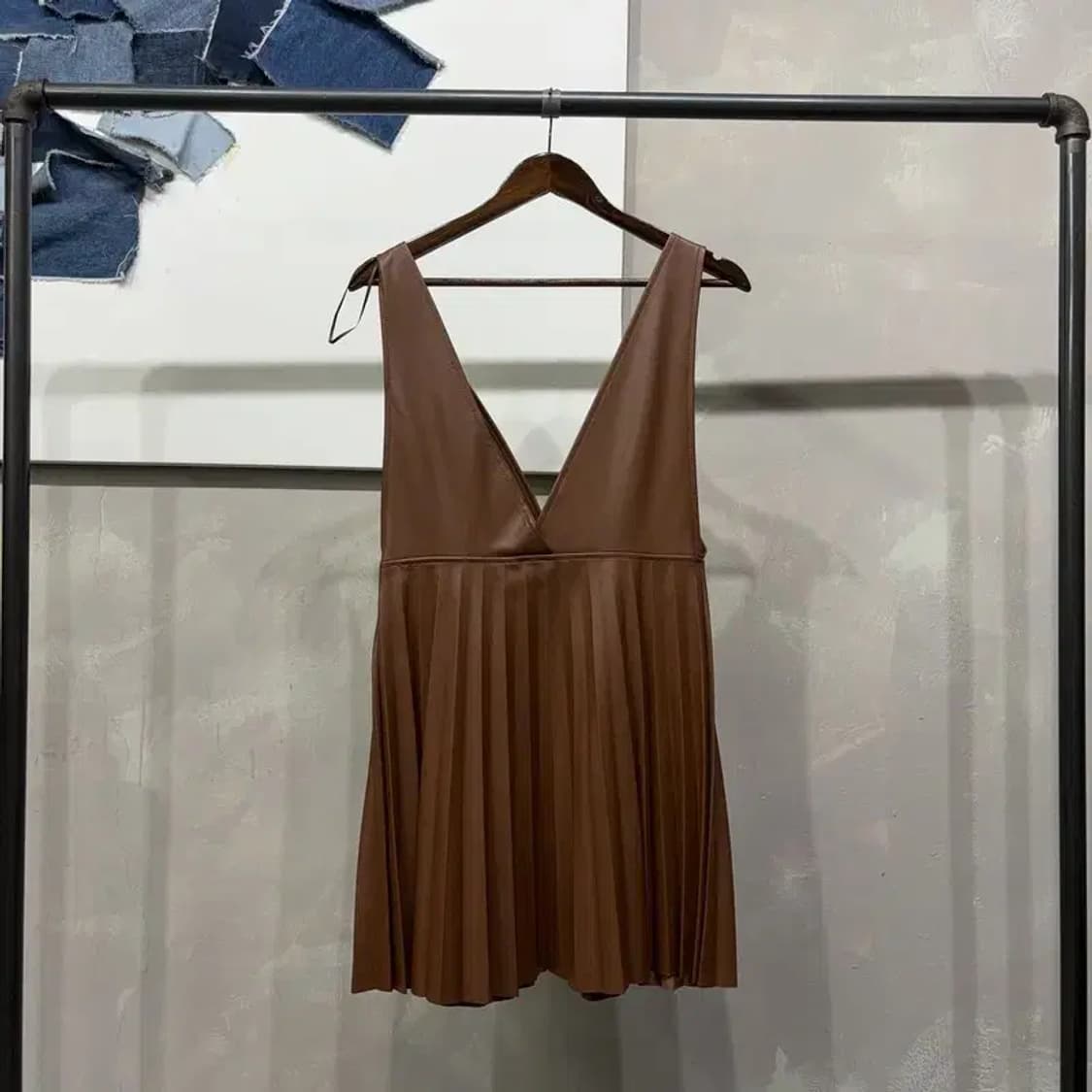 (95) 자라 ZARA 여성 캐주얼 인조가죽 버클 민소매 원피스 상품이미지3