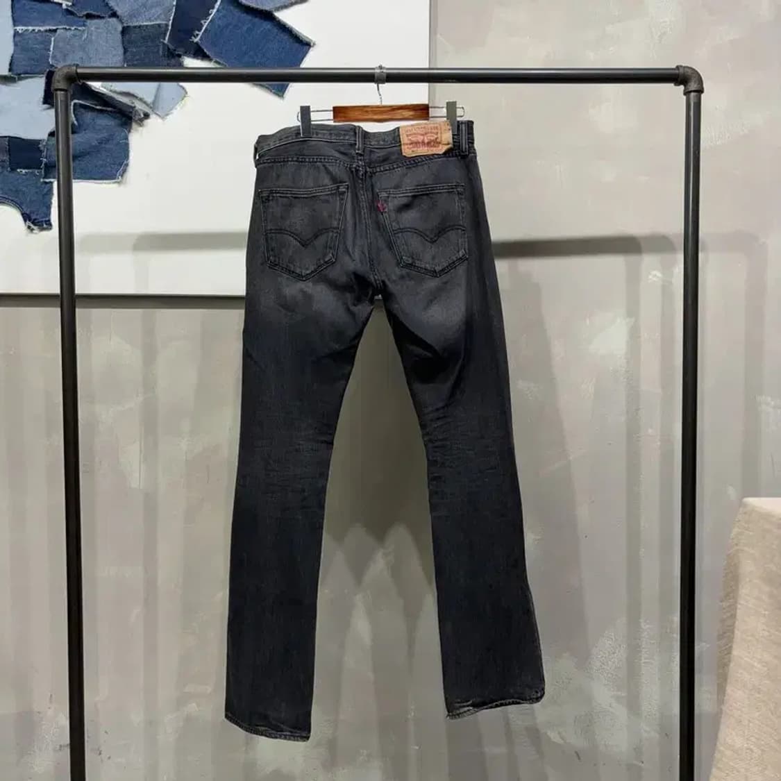 (32인치) 리바이스 501 캐주얼 블랭크탭 흑청바지 데님팬츠 상품이미지3