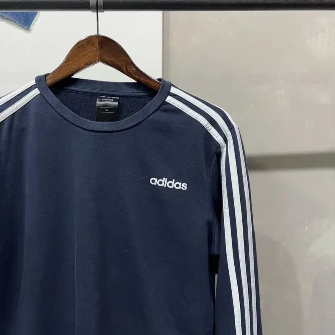 (105) 아디다스 스트릿 캐주얼 네이비 프린팅 맨투맨 긴팔 티 상품이미지3