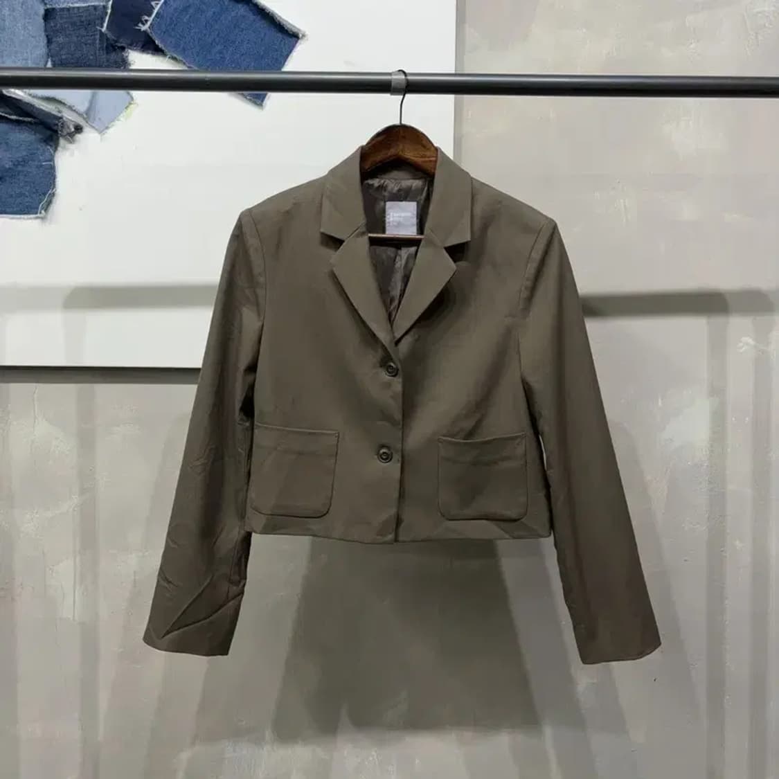 (80) 에잇세컨즈 여성 캐주얼 크롭 투포켓 블레이저 자켓 상품이미지1