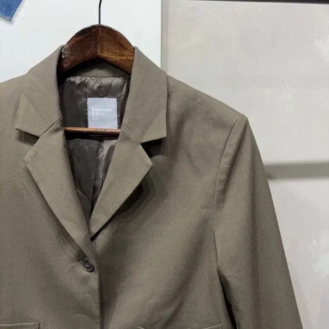 (80) 에잇세컨즈 여성 캐주얼 크롭 투포켓 블레이저 자켓 상품이미지3