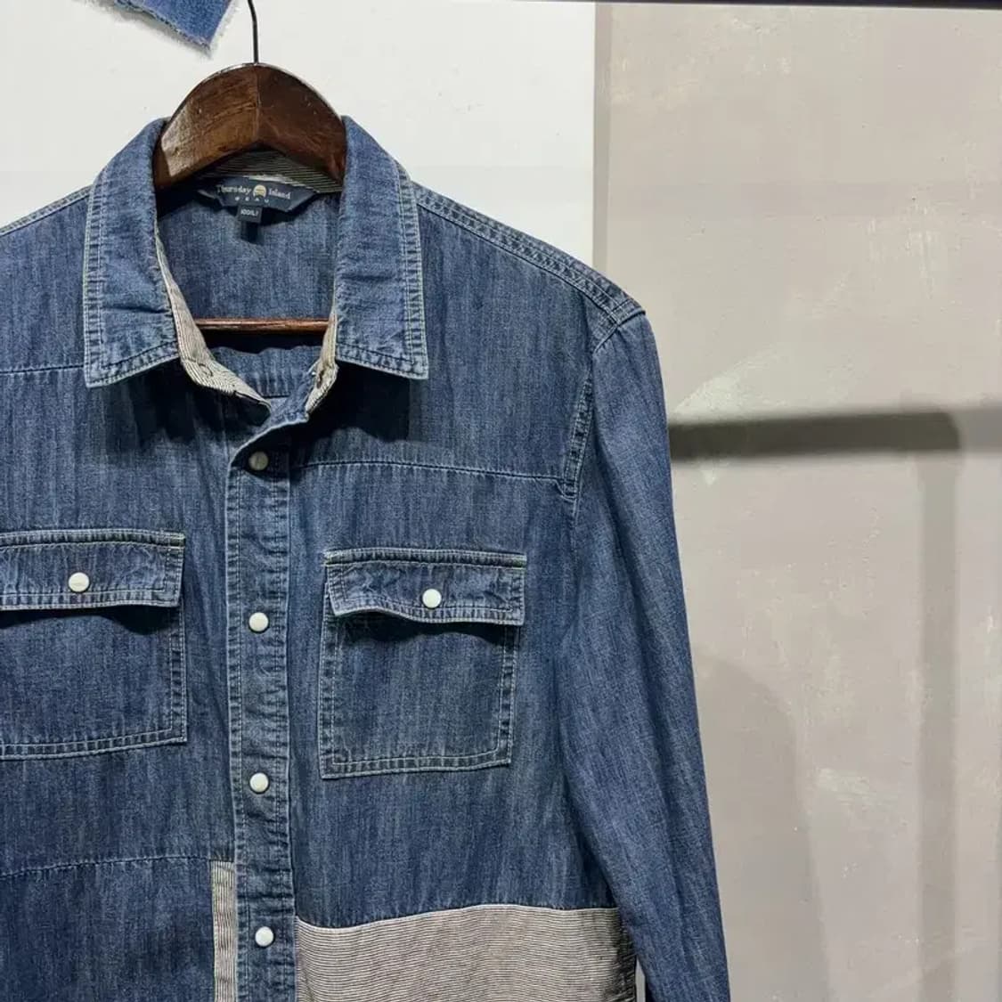 (100) 써스데이아일랜드 여성 캐주얼 투포켓 청남방 데님셔츠 상품이미지3
