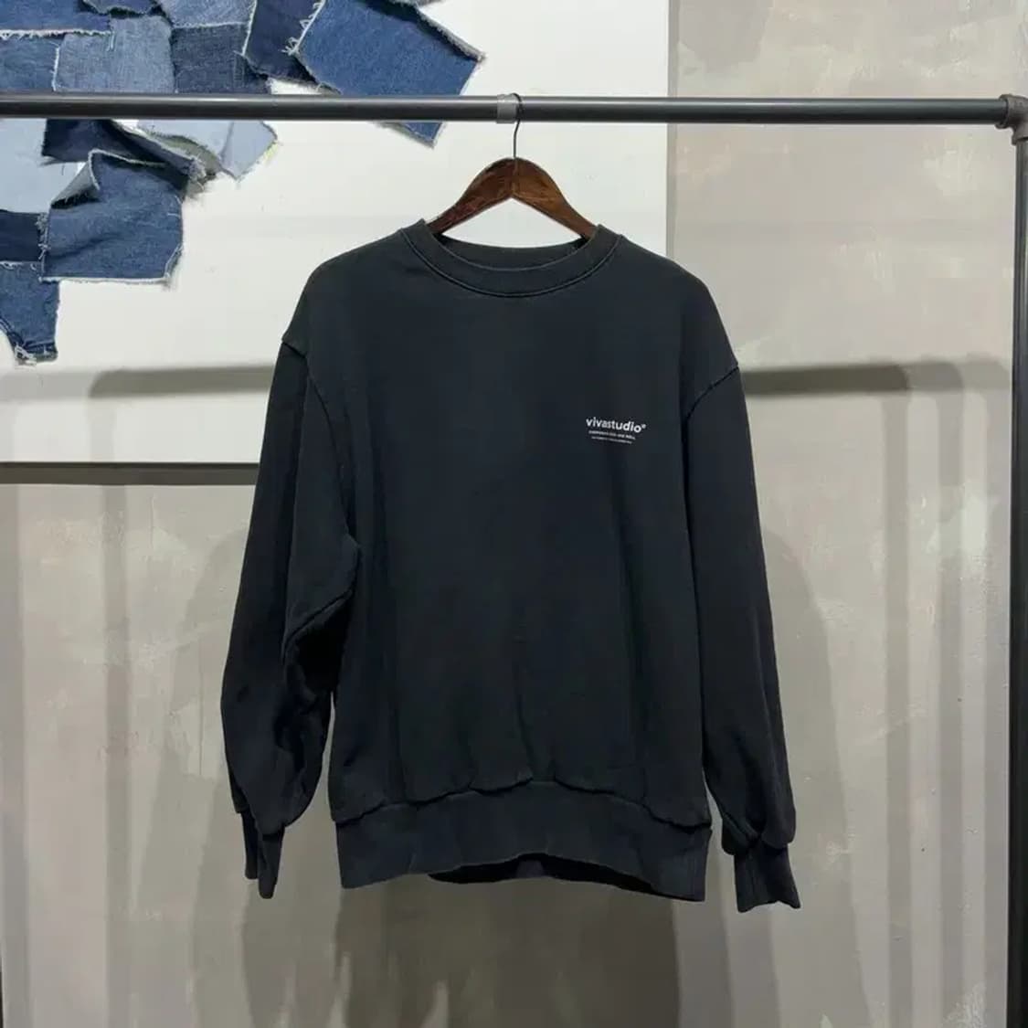 (100) 비바스튜디오 캐주얼 기모 백프린팅 맨투맨 긴팔 티 상품이미지1