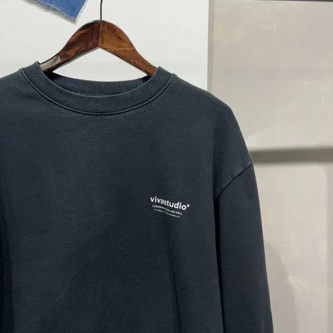 (100) 비바스튜디오 캐주얼 기모 백프린팅 맨투맨 긴팔 티 상품이미지3