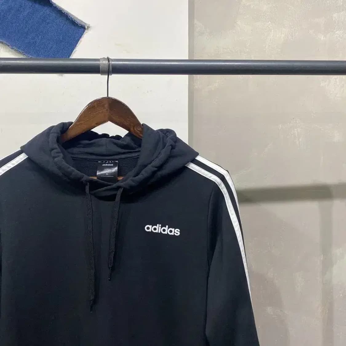 (100) 아디다스 스트릿 캐주얼 로고 자수 후드티 상품이미지3