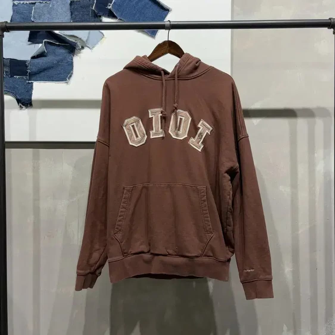 (105) 오아이오아이 스트릿 캐주얼 로고 자수 후드티 상품이미지1