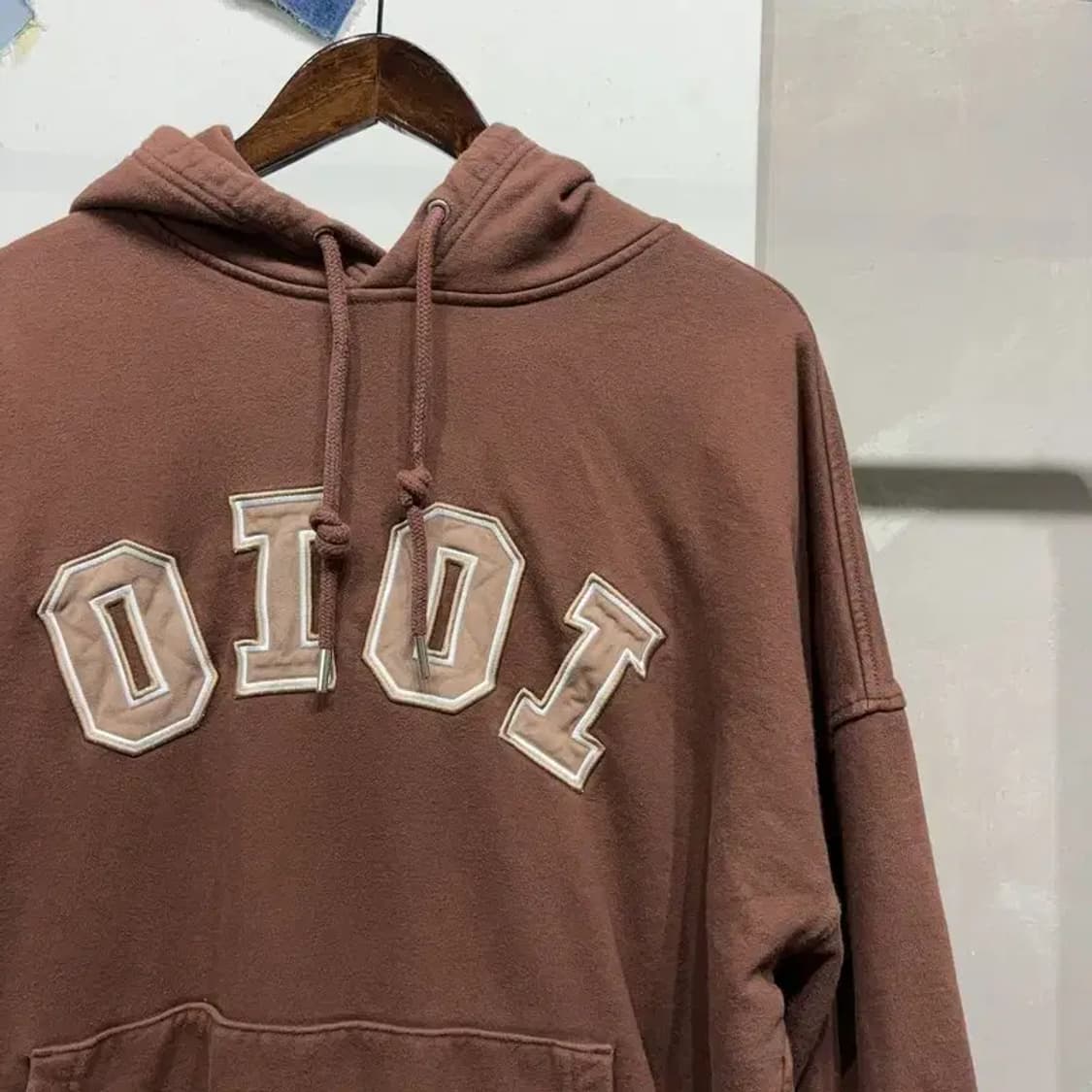 (105) 오아이오아이 스트릿 캐주얼 로고 자수 후드티 상품이미지3