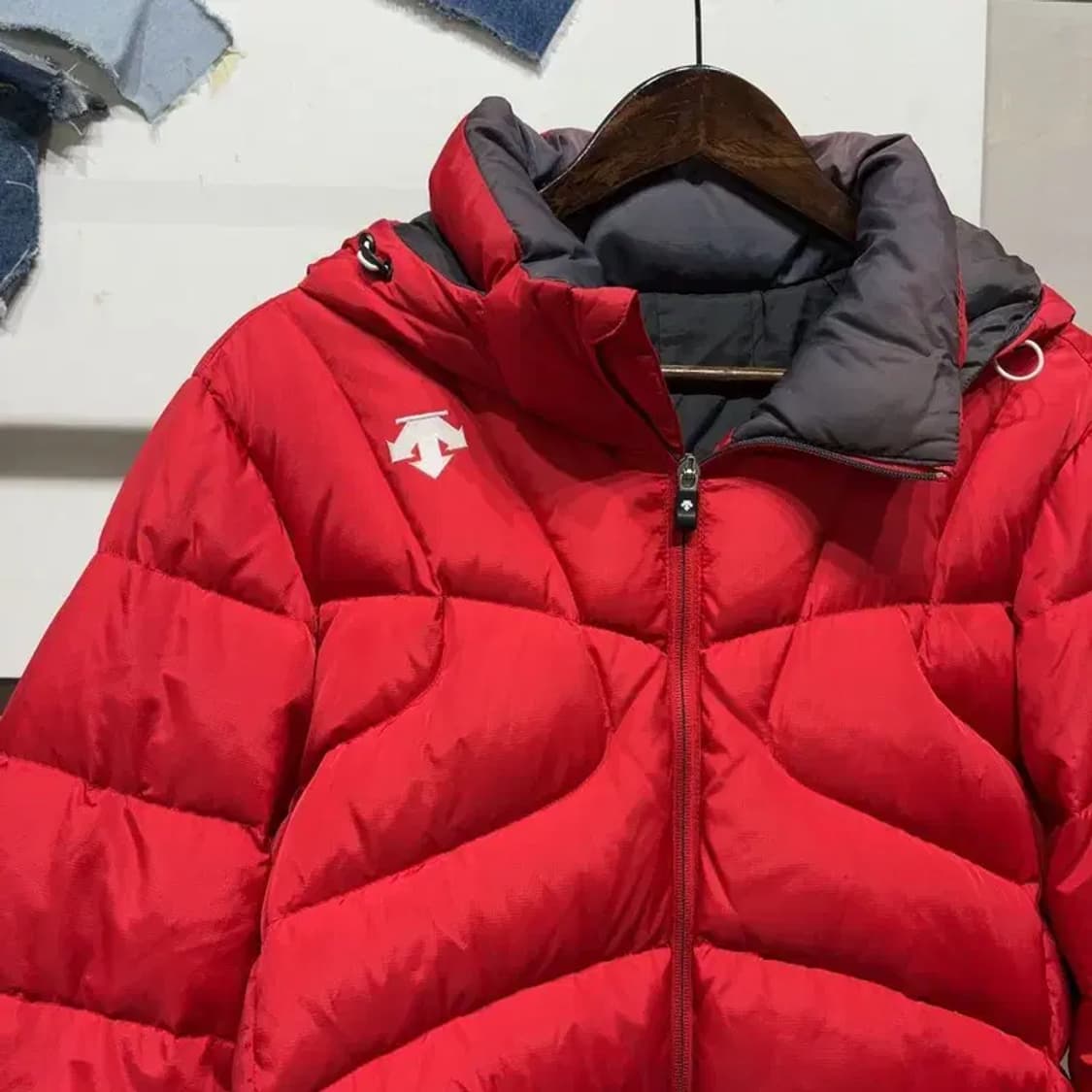 (100) 데상트 아웃도어 캐주얼 덕다운 오리털 후드 패딩 상품이미지4