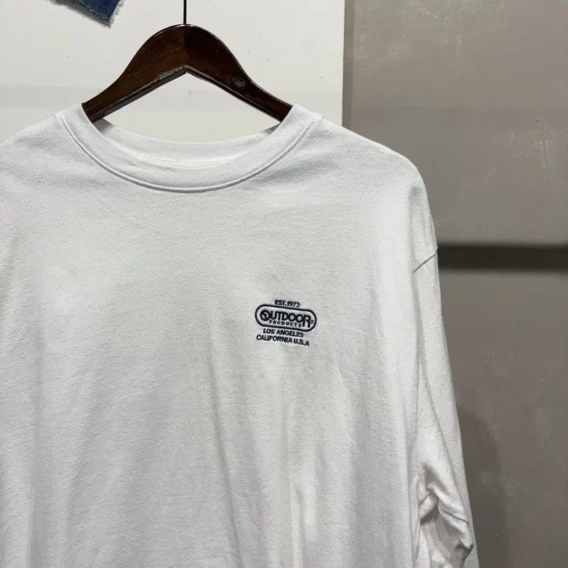 (100) 아웃도어프로덕츠 스트릿 캐주얼 백프린팅 긴팔 티 상품이미지3