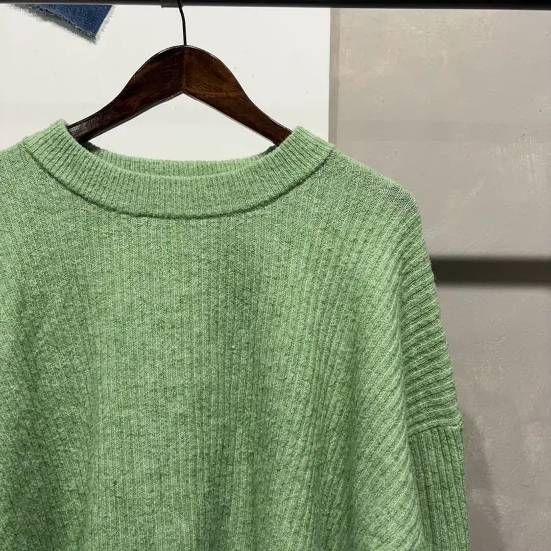 (90) H.M 흐앤므 여성 캐주얼 그린 울 크롭 니트 상품이미지3