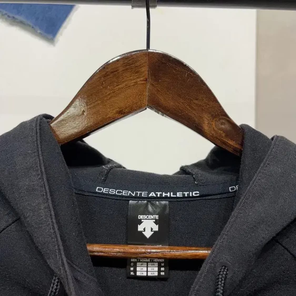 (105) 데상트 스트릿 캐주얼 로고 프린팅 후드티 상품이미지2