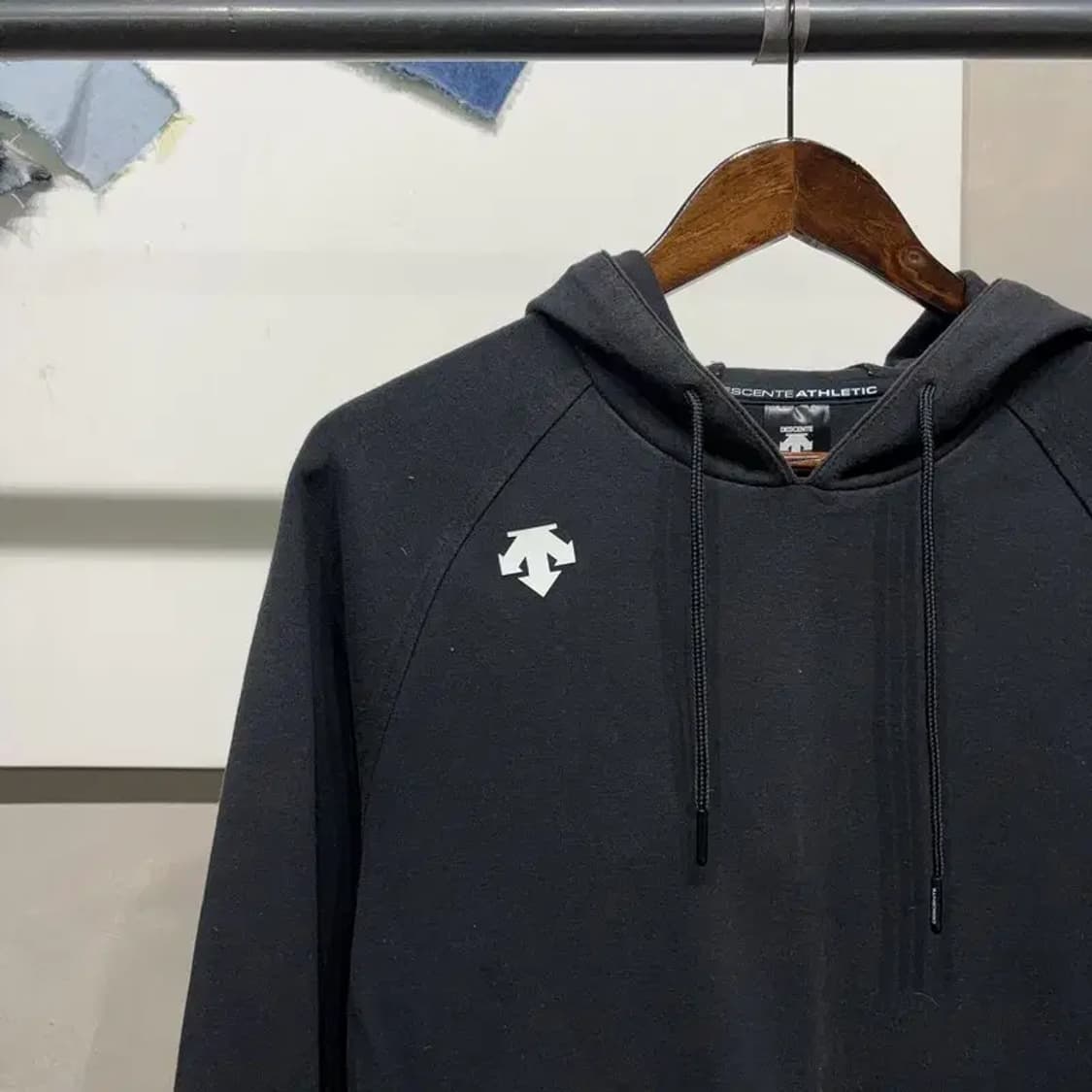 (105) 데상트 스트릿 캐주얼 로고 프린팅 후드티 상품이미지3