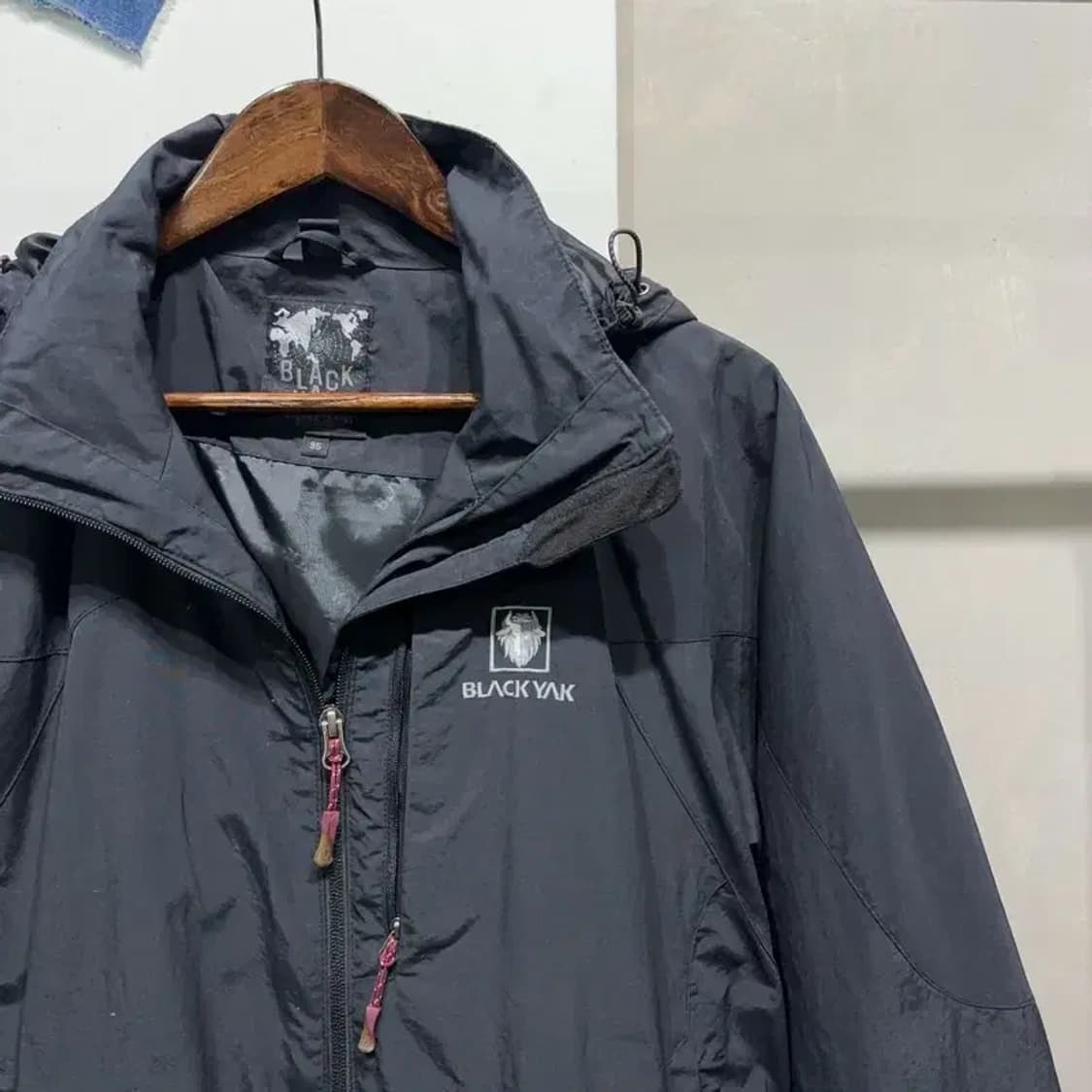 (95) 블랙야크 등산 아웃도어 자수 후드 바람막이 자켓 상품이미지4