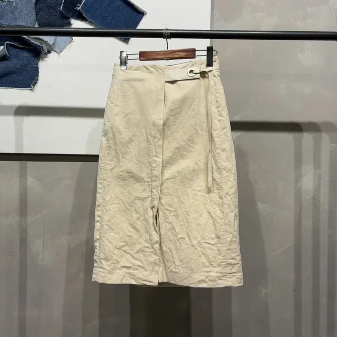 (24인치) 듀엘 여성 캐주얼 코듀로이 골덴 벨티드 미디 스커트 상품이미지1