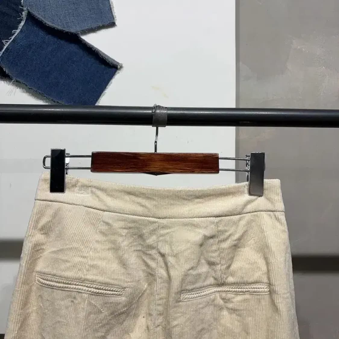 (24인치) 듀엘 여성 캐주얼 코듀로이 골덴 벨티드 미디 스커트 상품이미지4