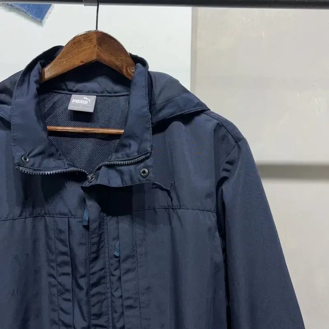 (105) 퓨마 등산 아웃도어 네이비 후드 바람막이 자켓 상품이미지3