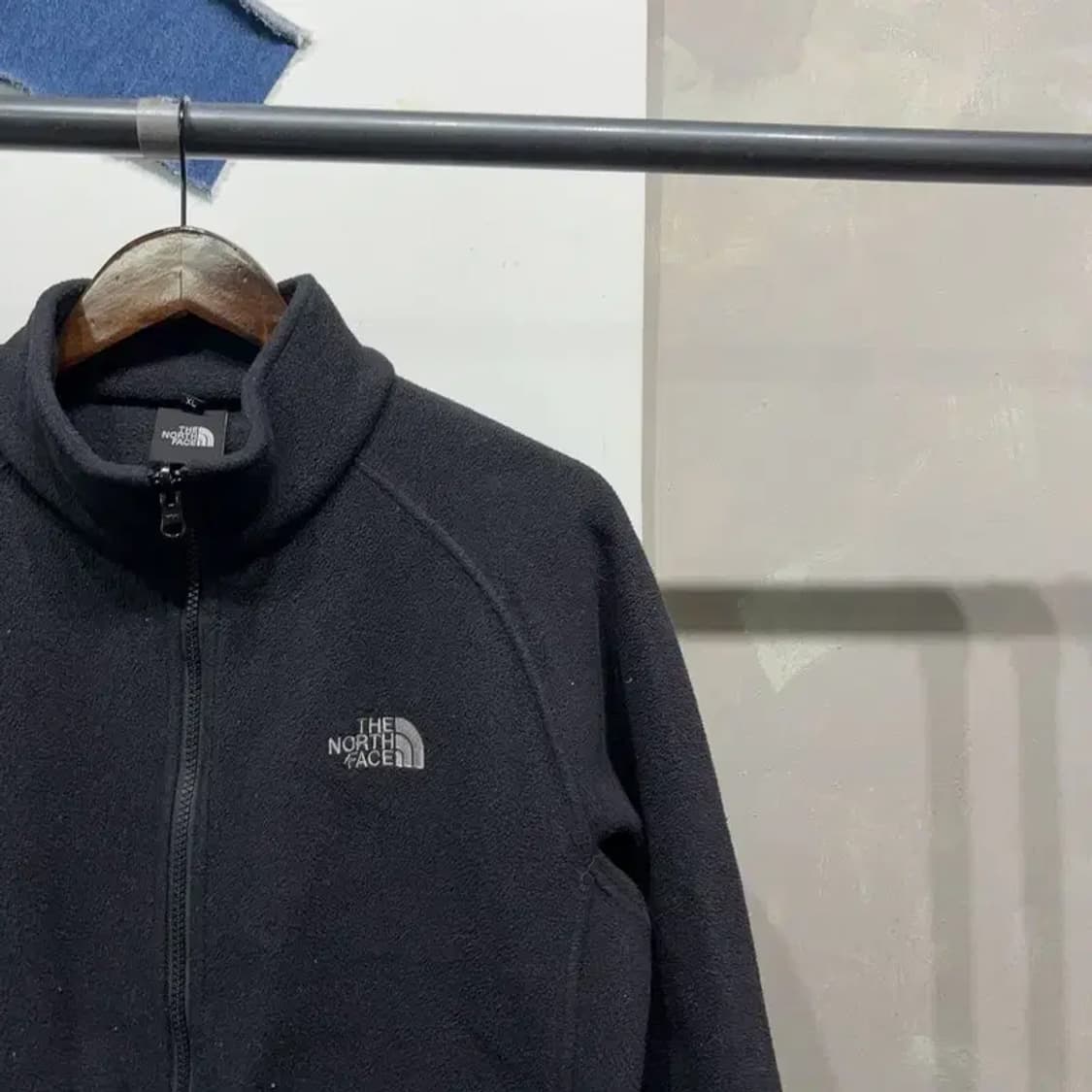 (95) 노스페이스 여성 캐주얼 자수 후리스 플리츠 자켓 상품이미지3