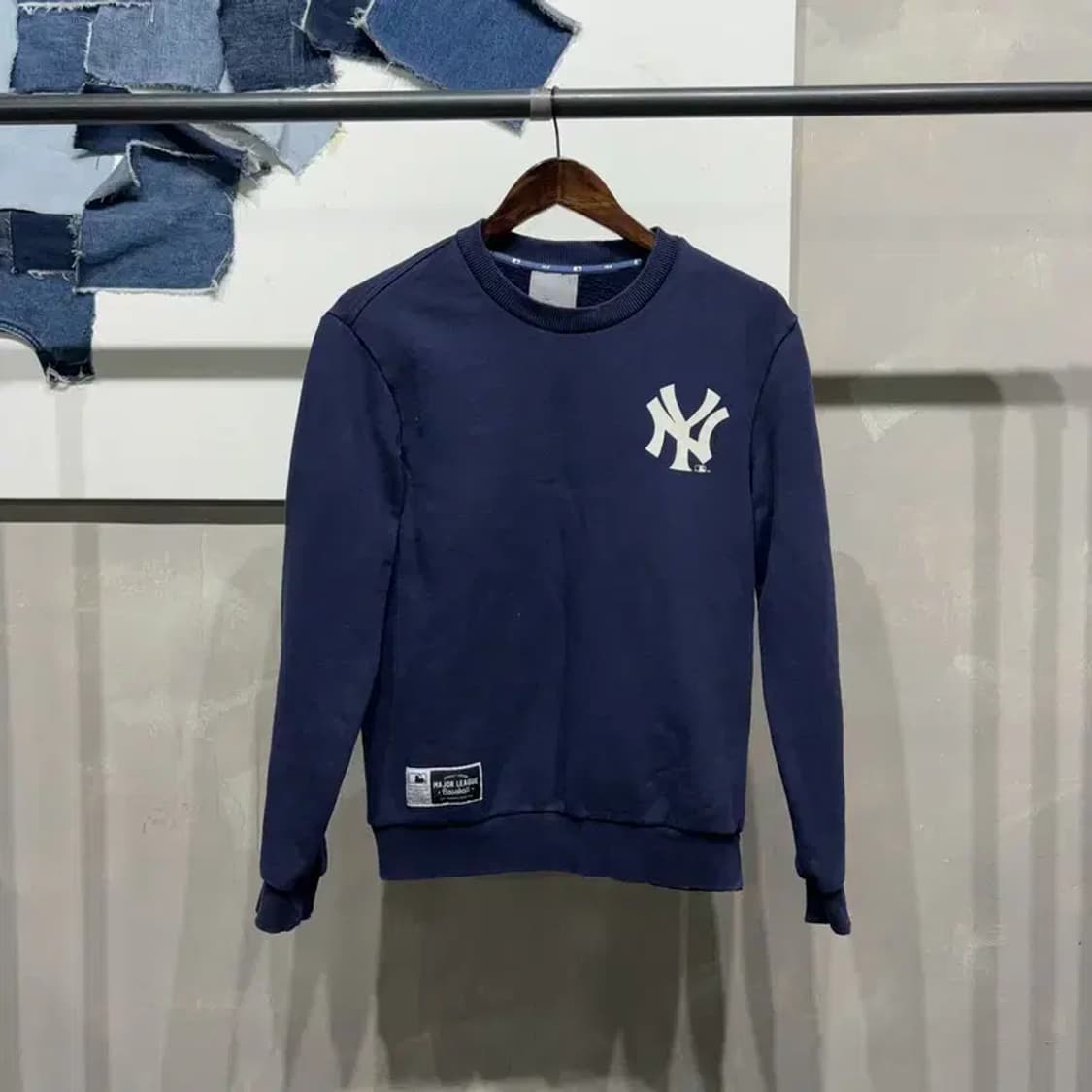 (90) MLB 뉴욕양키스 캐주얼 기모 백프린팅 맨투맨 긴팔 티 상품이미지1