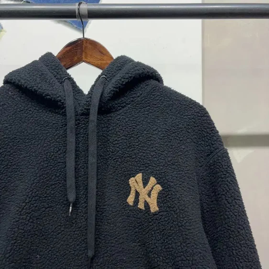 (90) MLB 뉴욕양키스 스트릿 양털 뽀글이 후리스 후드티 상품이미지3