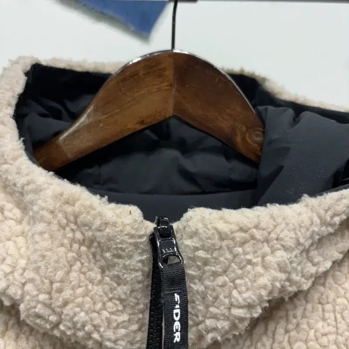 (90) 아이더 여성 캐주얼 리버시블 양털 뽀글이 후리스 패딩 상품이미지2