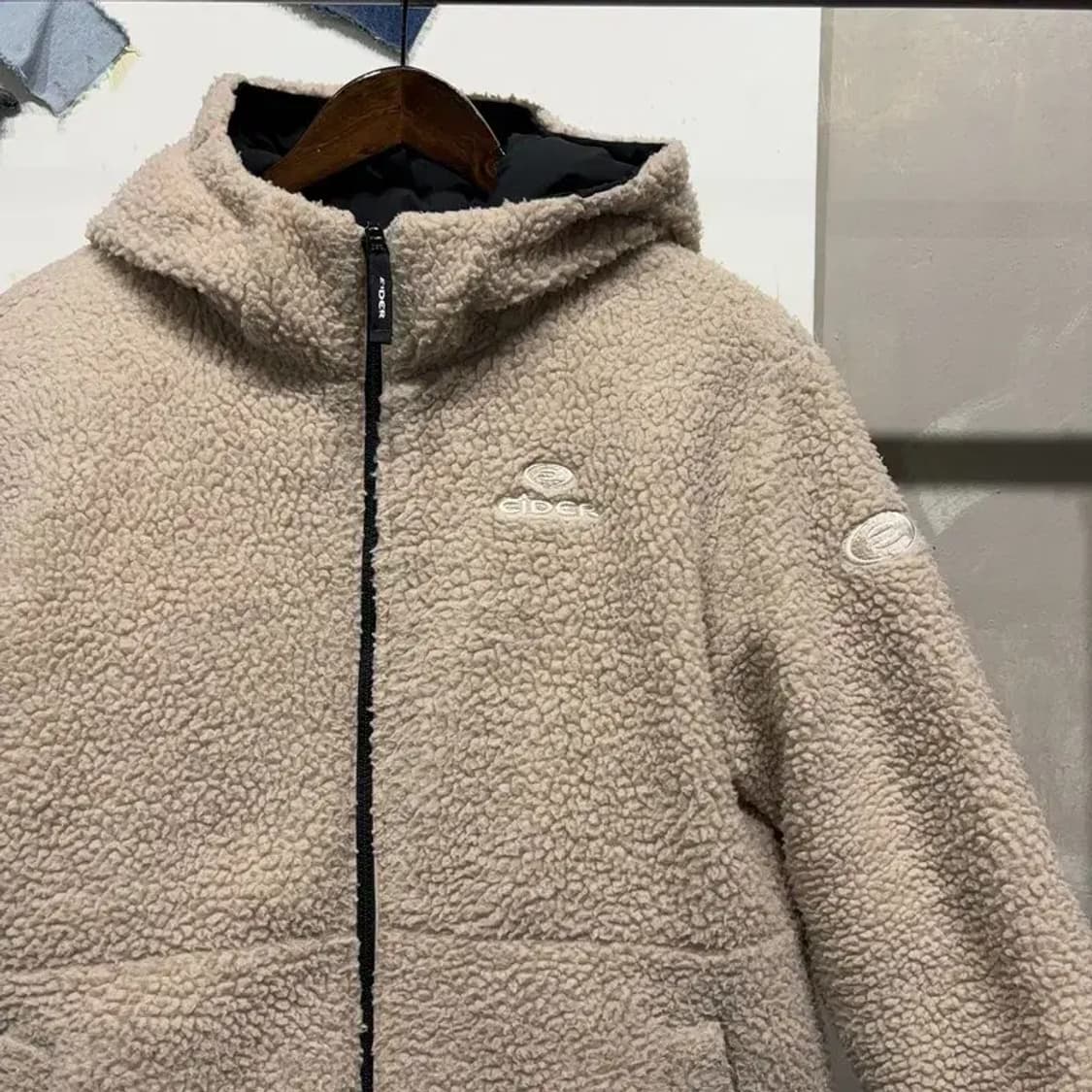 (90) 아이더 여성 캐주얼 리버시블 양털 뽀글이 후리스 패딩 상품이미지3