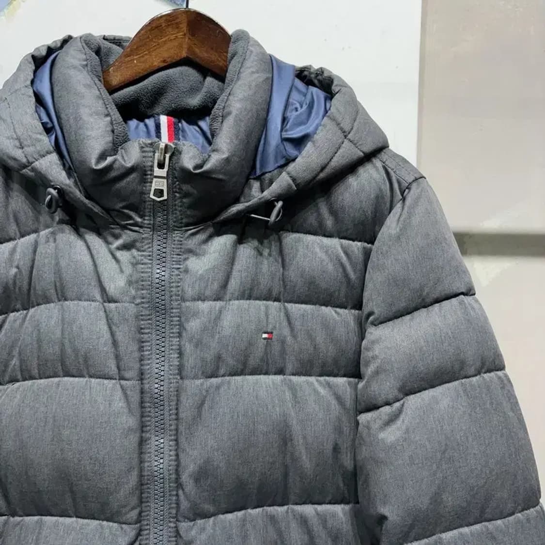 (100) 타미힐피거 캐주얼 클래식 그레이 후드 패딩 상품이미지3