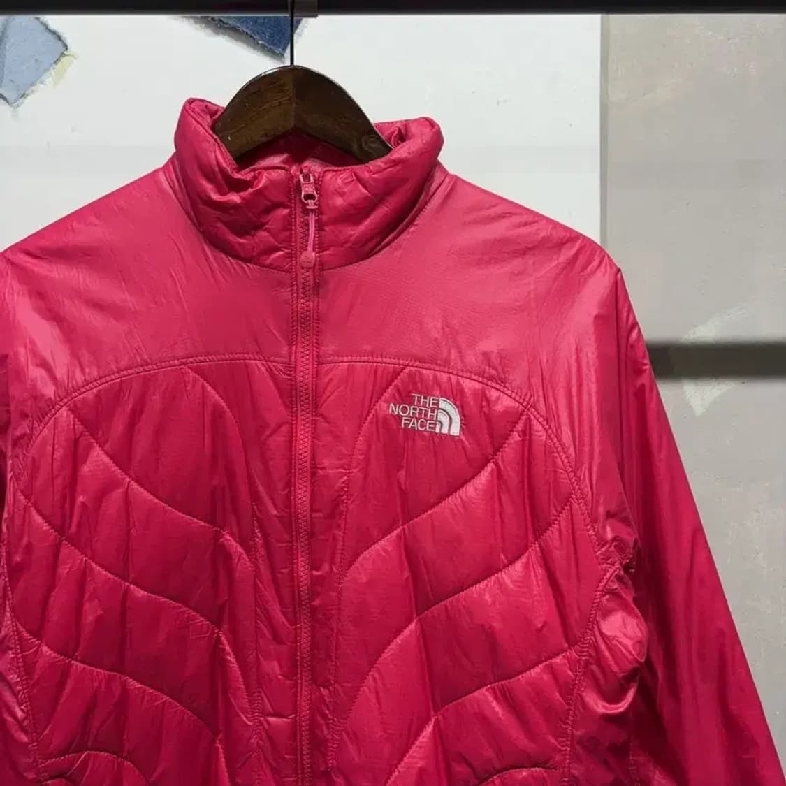 (100) 노스페이스 등산 아웃도어 핫핑크 경량패딩 자켓 상품이미지3