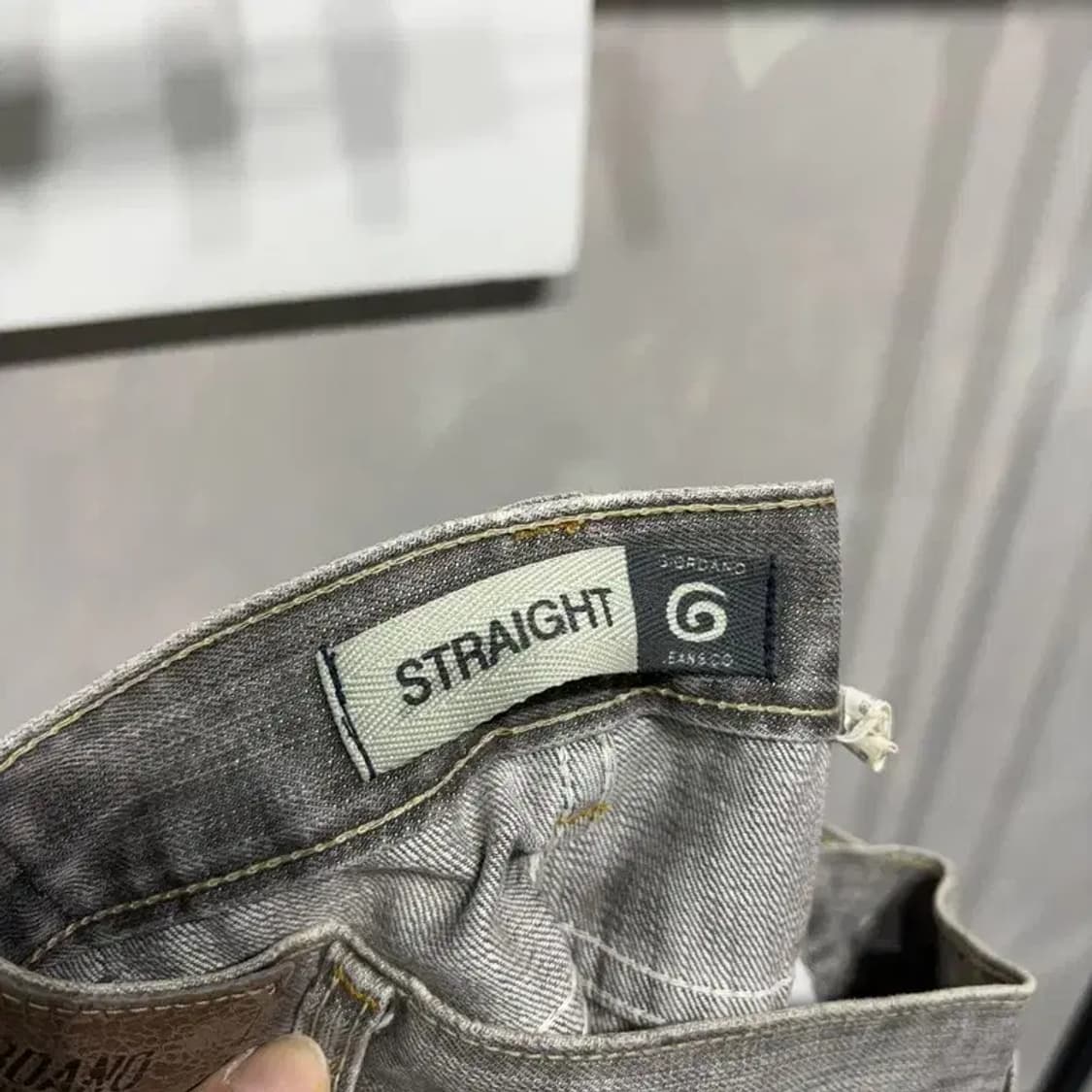 (32인치) 지오다노 빈티지 스트레이트핏 워싱 흑청바지 데님팬츠 상품이미지5