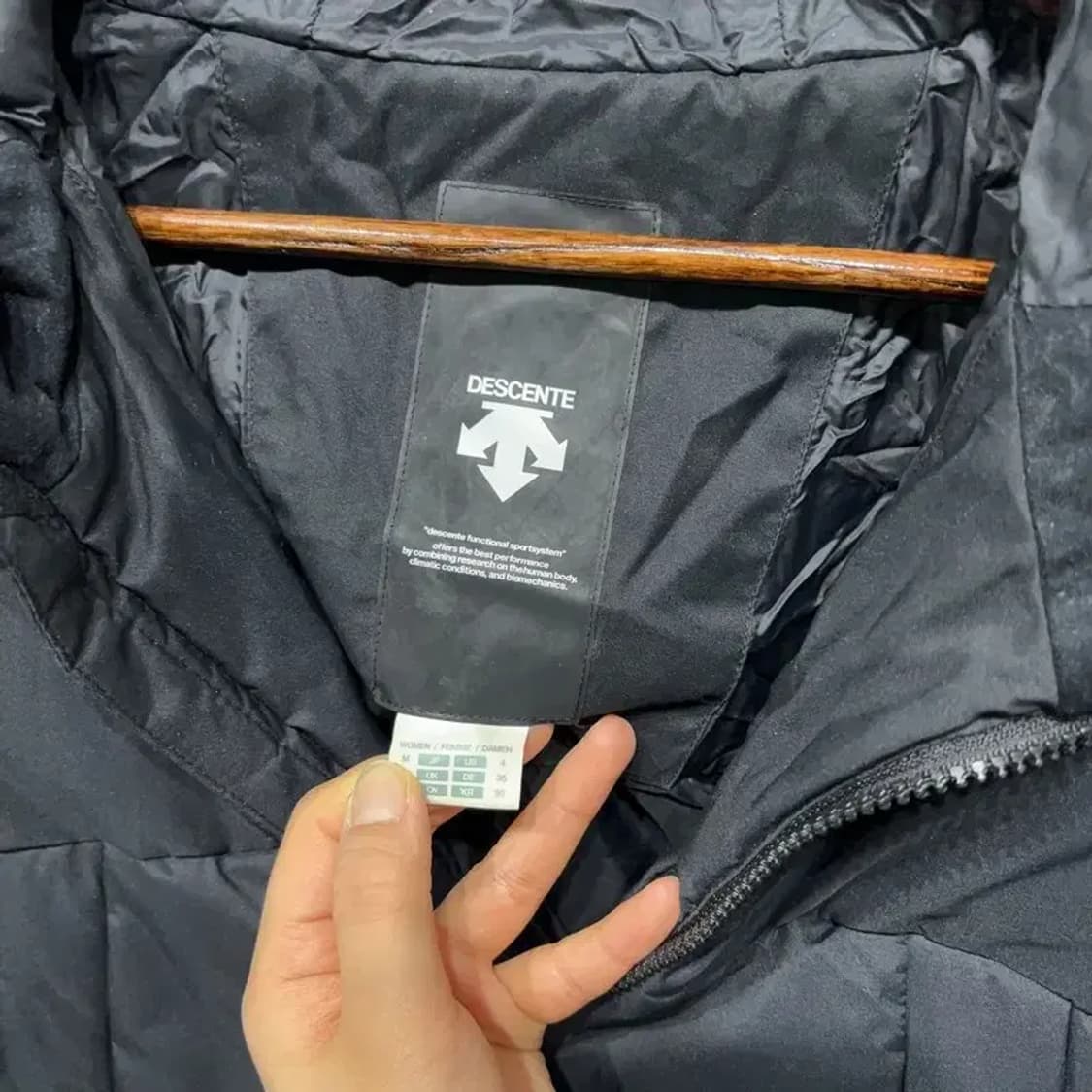 (90) 데상트 여성 캐주얼 스포츠 덕다운 오리털 후드 패딩 상품이미지2