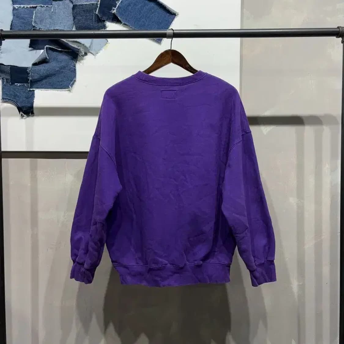 (100) 키르시 스트릿 캐주얼 체리 자수 기모 맨투맨 긴팔 티 상품이미지4