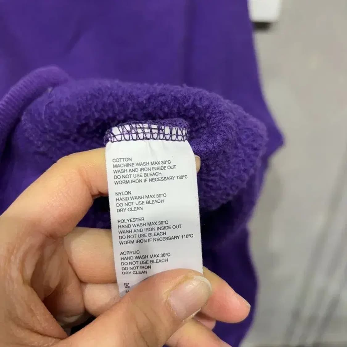 (100) 키르시 스트릿 캐주얼 체리 자수 기모 맨투맨 긴팔 티 상품이미지5