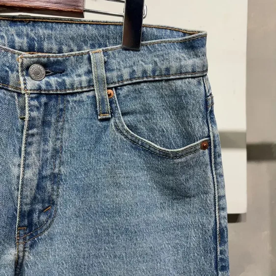 (29인치) 리바이스 513 캐주얼 약스판 워싱 연청바지 데님팬츠 상품이미지4