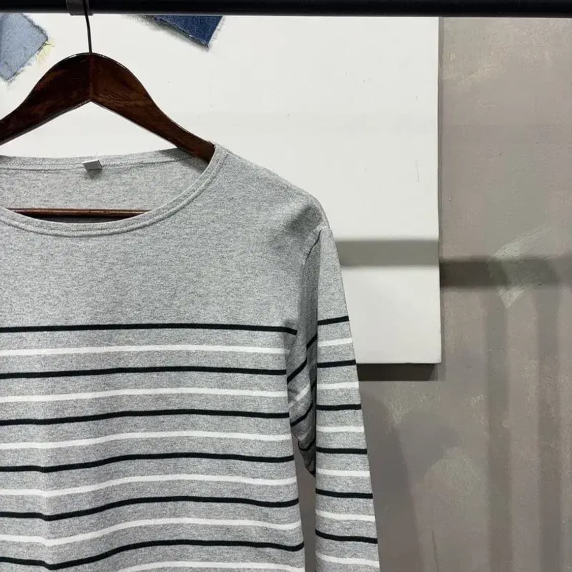 (100) 유니클로 캐주얼 스트라이프 라운드 긴팔 티 상품이미지3