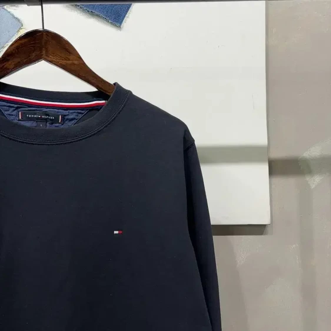 (100) 타미힐피거 캐주얼 자수 맨투맨 긴팔 티 상품이미지3