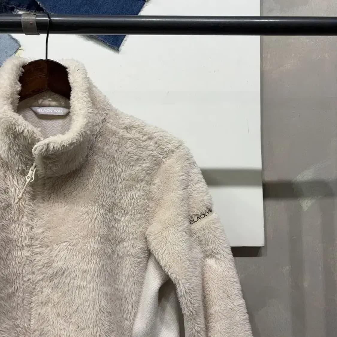 (95) 블랙야크 여성 등산 아웃도어 양털 뽀글이 후리스 자켓 상품이미지3