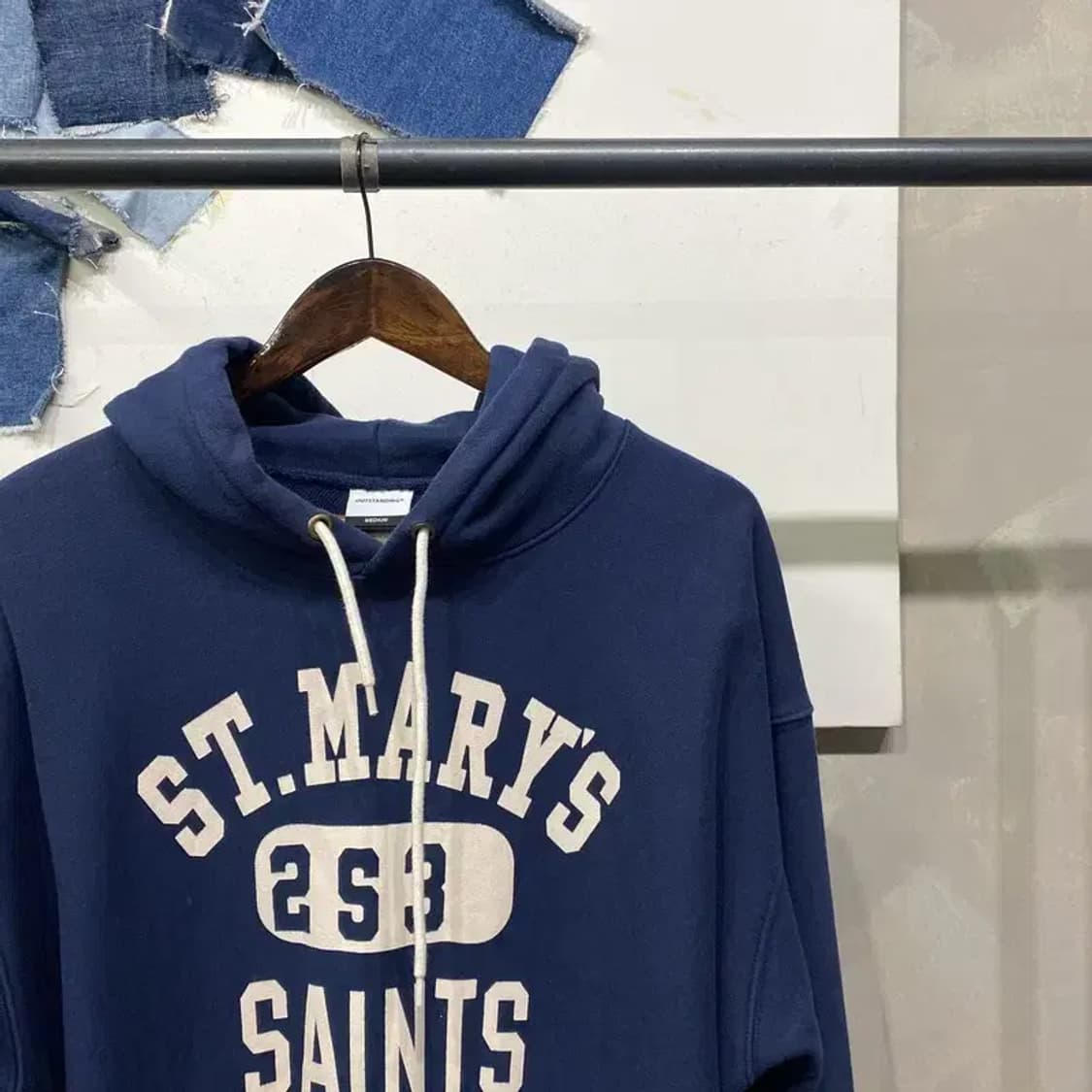 (100) 아웃스탠딩 캐주얼 빅프린팅 네이비 후드티 상품이미지3