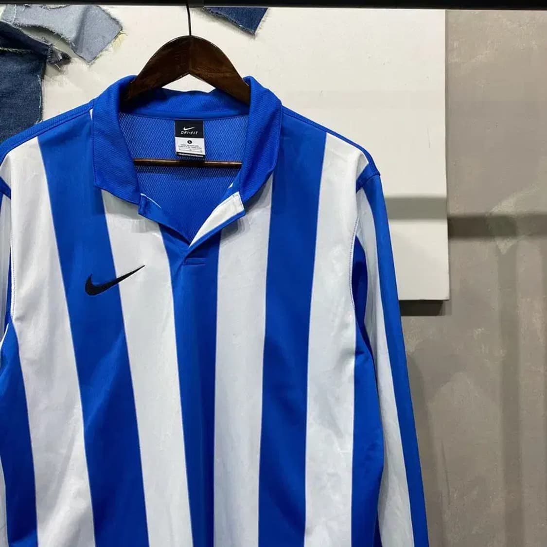 (100) 나이키 드라이핏 풋살 스트라이프 긴팔 카라티 상품이미지3