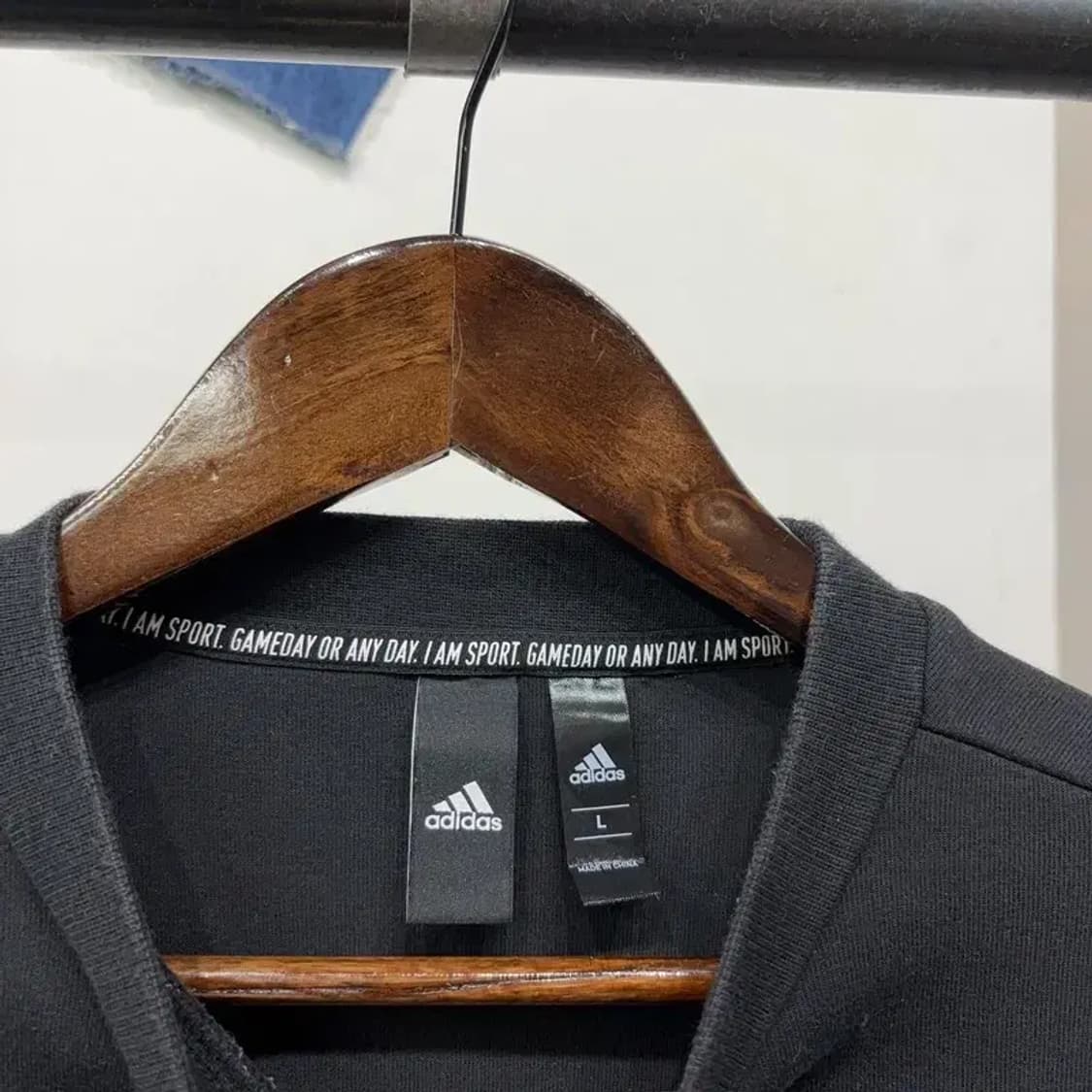 (100) 아디다스 캐주얼 스트릿 센터 로고 맨투맨 긴팔 티 상품이미지2