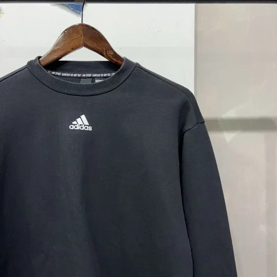 (100) 아디다스 캐주얼 스트릿 센터 로고 맨투맨 긴팔 티 상품이미지3