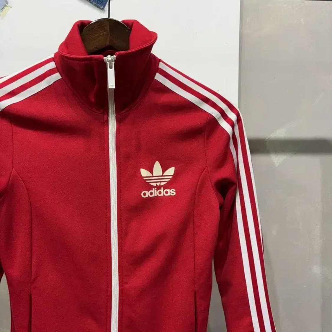 (90) 아디다스 여성 올드스쿨 유로파 흰빨 저지 집업 트랙탑 상품이미지3
