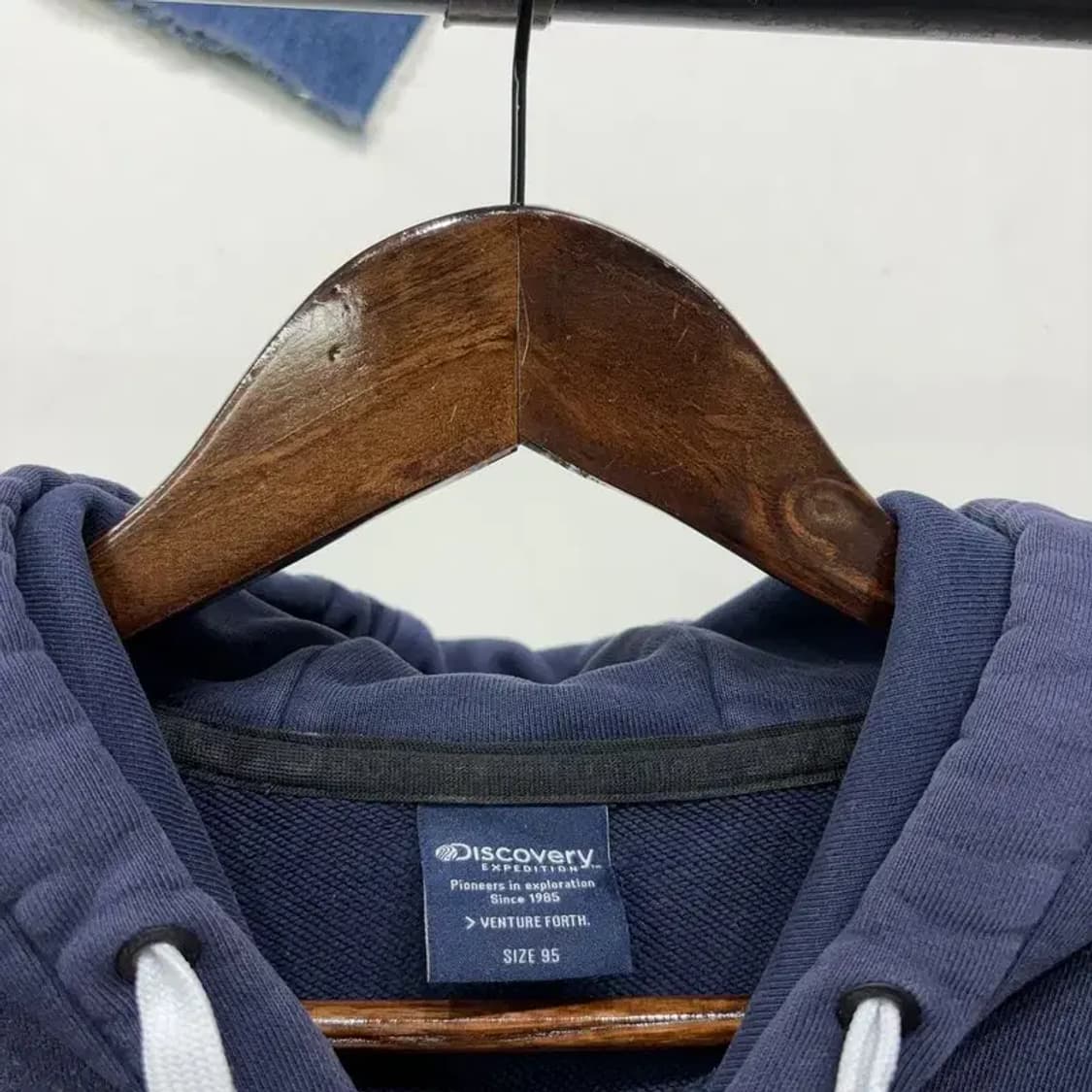 (95) 디스커버리 캐주얼 네이비 프린팅 후드티 상품이미지2