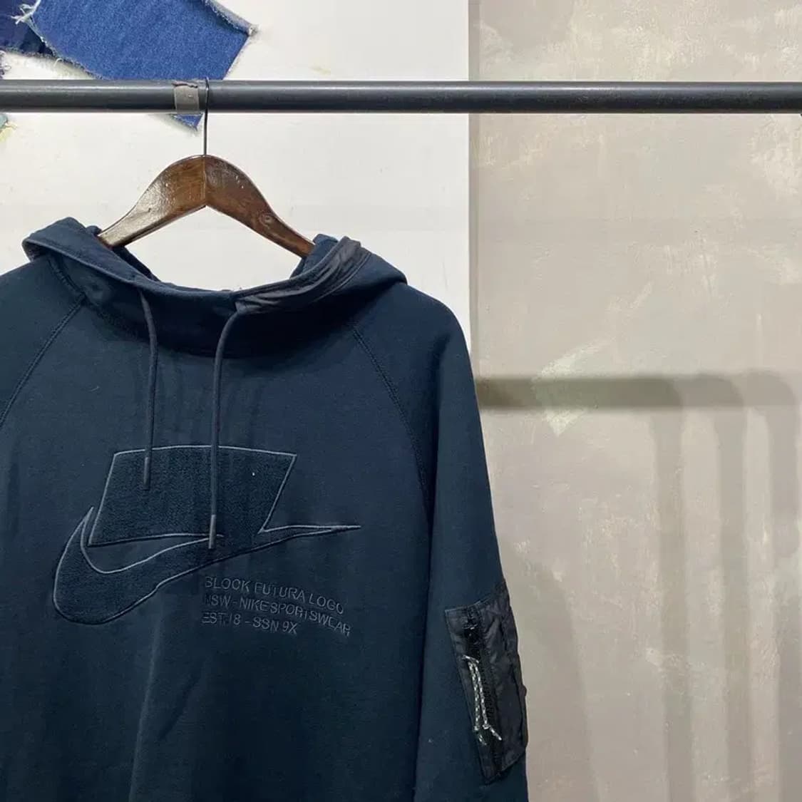 (110) 나이키 스트릿 캐주얼 네이비 자수 후드티 상품이미지3