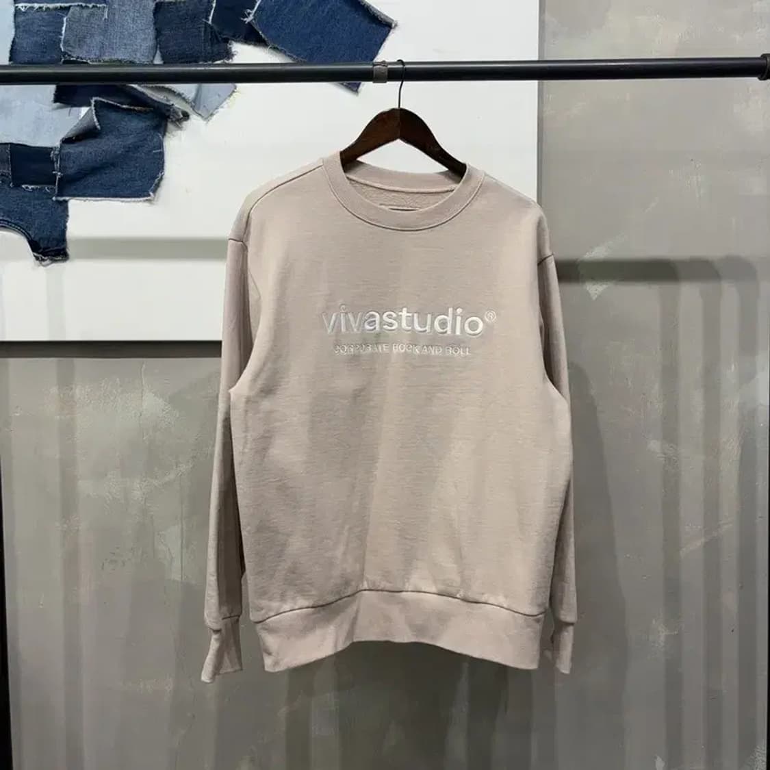 (90) 비바스튜디오 캐주얼 기모 자수 맨투맨 긴팔 티 상품이미지1