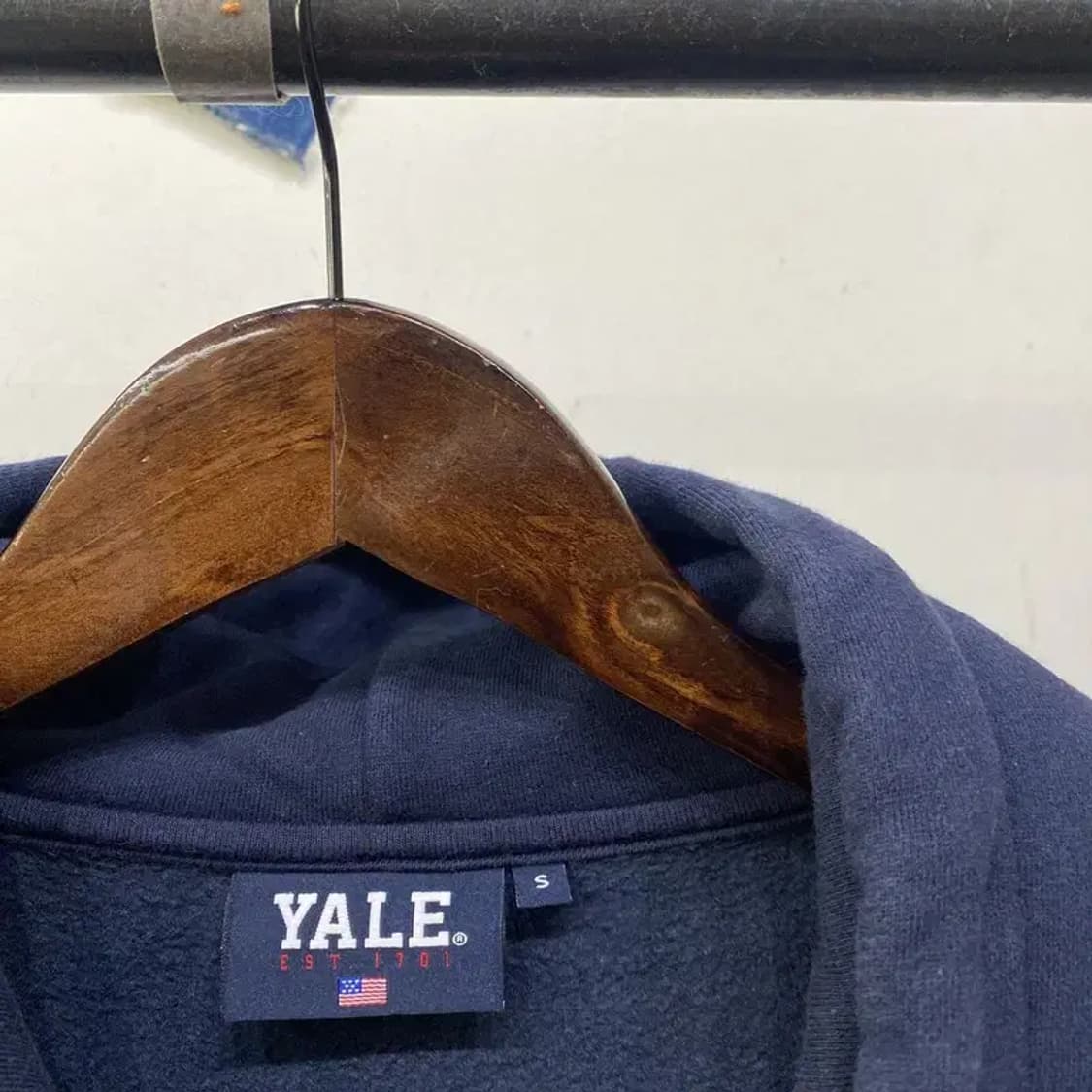 (90) 예일 캐주얼 네이비 빅프린팅 기모 후드티 상품이미지2
